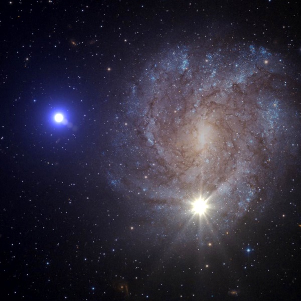 PrĂ˝ ponÄ›kud nereĂˇlnĂ˝ obrĂˇzek hvÄ›zdy odpĂˇlenĂ© supernovou. Kredit: ESA / Hubble, NASA, S. Geier.
