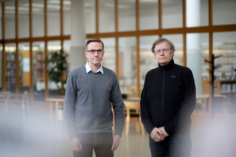 Mikko Partanen (vlevo) a Jukka Tulkki (vpravo). Kredit: Aalto University/Matti Ahlgren.
