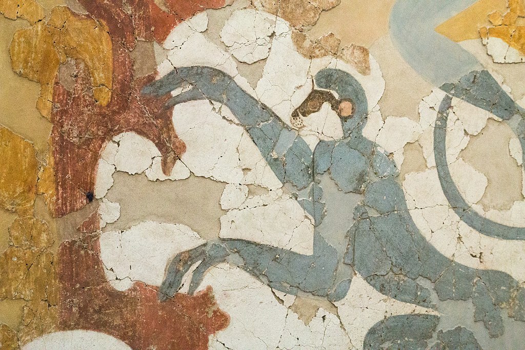 Nástěnná malba s opicemi z místnosti Beta 6 v Akrotiri. Muzeum prehistorické Théry, 344-346. Kredit: Zde, Wikimedia Commons.
