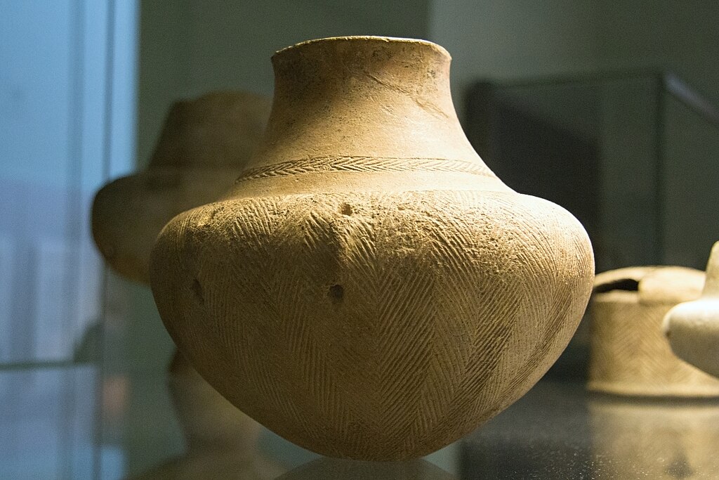 Keramická nádoba tvaru mořského ježka. Kultura Grotta-Pelos, EC I, 3200-2800 před n. l. Britské muzeum, GR 1884.12-13.42, BM Cat Vases A301. Kredit: Zde, Wikimedia Commons. Licence CC 4.0.