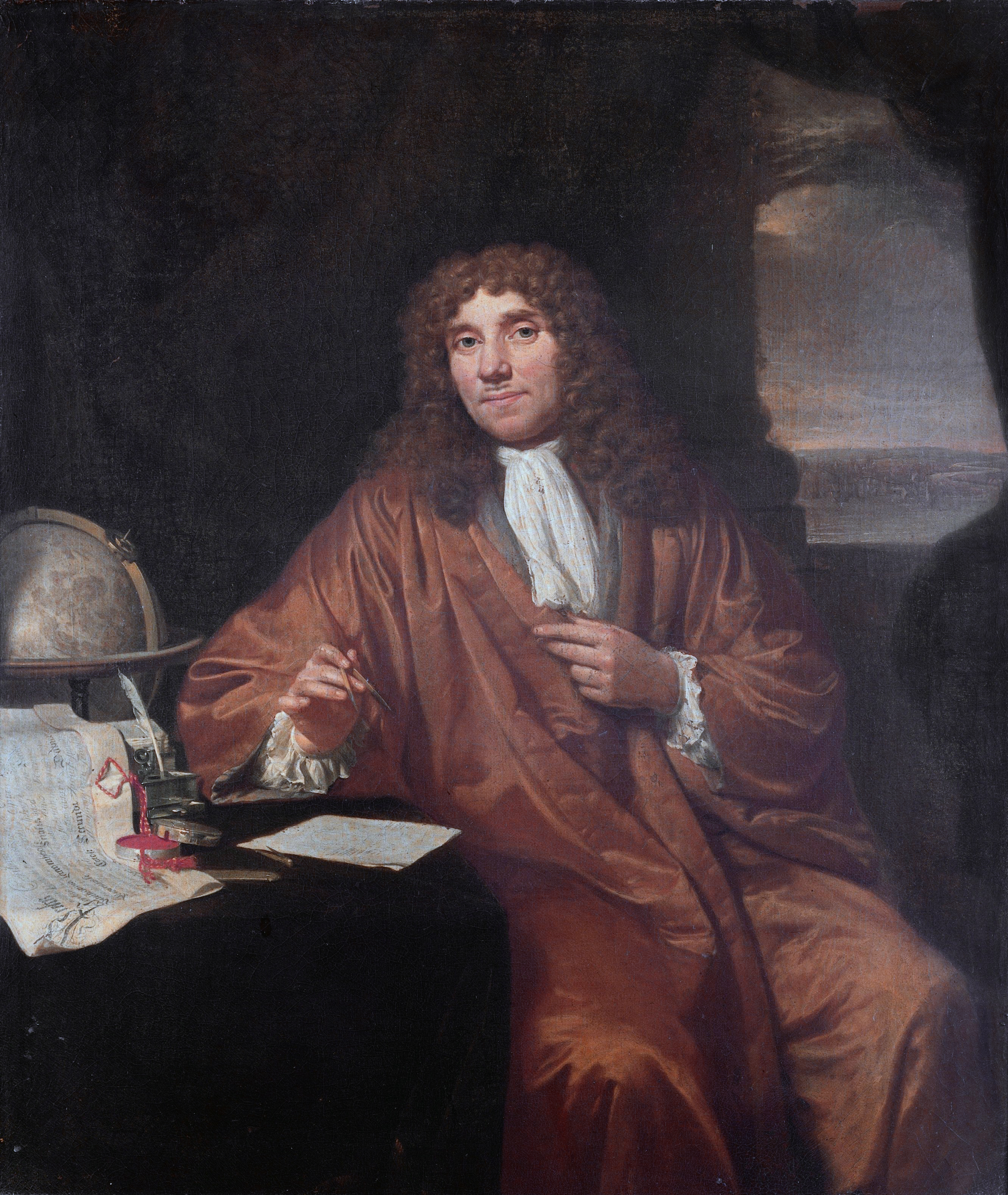 Anton van Leeuwenhoek přišel na jednoduchý způsob, jak vyrábět přesné skleněné kuličky nepatrných rozměrů a využil je jako čočky svých přístrojů. Překonal tím úroveň tehdy dostupné mikroskopické techniky. Tajemství výroby si ovšem celý život držel pr