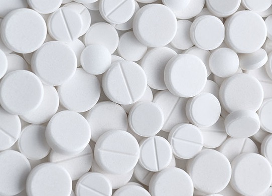 S aspirinem se můžeme setkat i pod obchodními názvy Acylpyrin, Anopyrin a mnoha dalšími. Odhadovaná roční výroba: 100 miliard tablet.