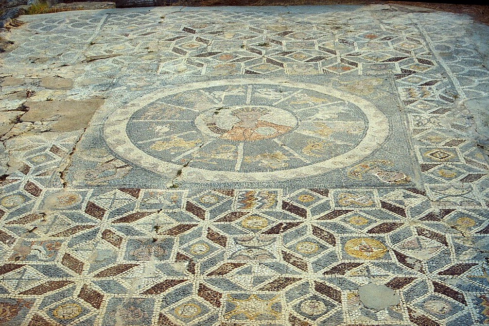 Mozaika v Maltezaně u Analipsi, Astypalea, asi 5. století n. l., ale možná 2. až 6. století n. l. Křesťanská nebo pohanská? Kredit: Zde, Wikimedia Commons. Licence CC 3.0.