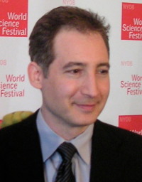 Brian Greene, americký fyzik, teoretik strun a popularizátor vědy.