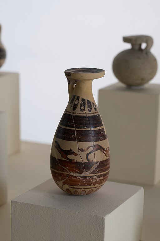 Rhodský aryballos, 6. století před n. l. Archeologické muzeum na Paru, místnost B. Kredit: Zde, Wikimedia Commons. Licence CC 4.0.