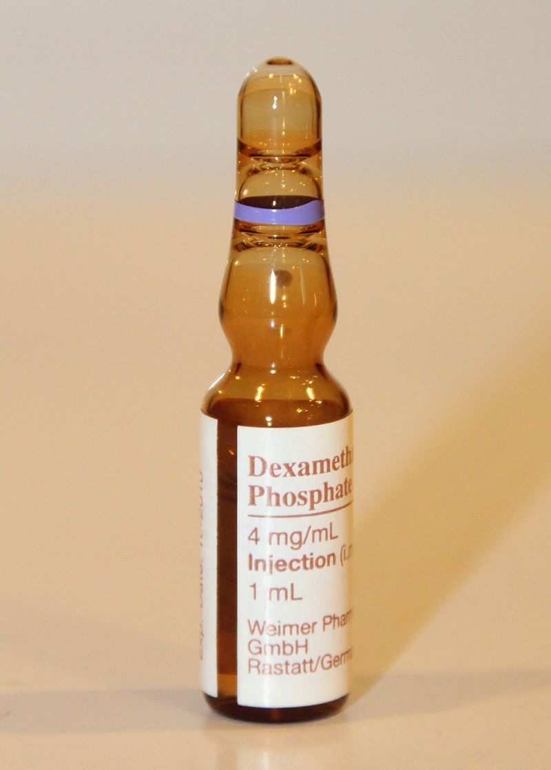 Dexametazon je syntetický glukokortikoid s protizánětlivým účinkem (přibližně 7krát účinnější než prednisolon). Jeho podání v počátku infekce je kontraproduktivní. Kredit: LHcheM, CC BY-SA 3.0, Wikimedia. https://commons.wikimedia.org/w/index.php?cur