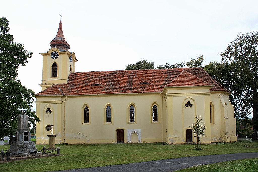 Kostel sv. Markéty na návsi ve Vsi Touškov. Kredit: Pavel Hrdlička, Wikimedia Commons. Licence CC 3.0.