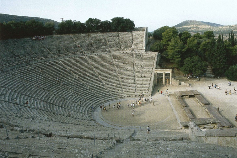 Starověké divadlo v Epidauru (panoramatický snímek) Zdroj: Wikimedia Commons