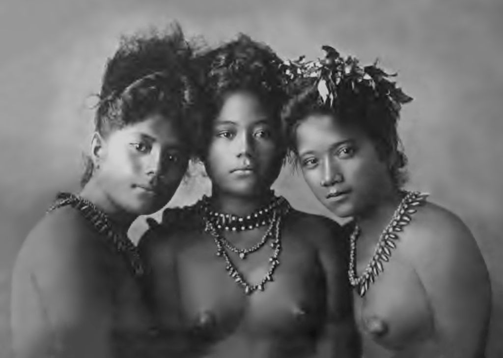 Dívky ze Samoy, 1902. Autor: Ernst von Hesse-Wartegg. Volné dílo.