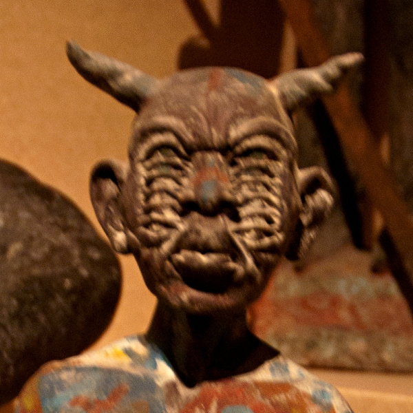 Djab, fetiĹˇ z haitskĂ©ho voodoo. Kredit: Thom Quine / Wikimedia Commons