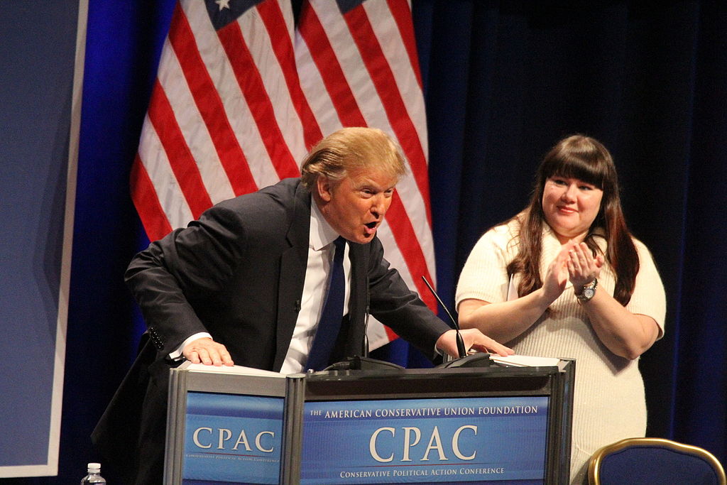 Trumpovo vystoupení na CPAC 2011. Kredit: Mark Taylor, Wikimedia