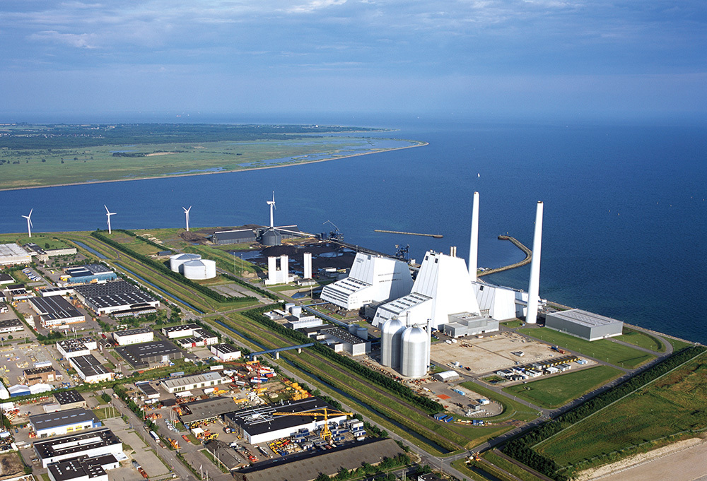 Elektrárna Avedoere v Dánsku přešla také ze spalování uhlí na biomasu (zdroj Dong Energy).