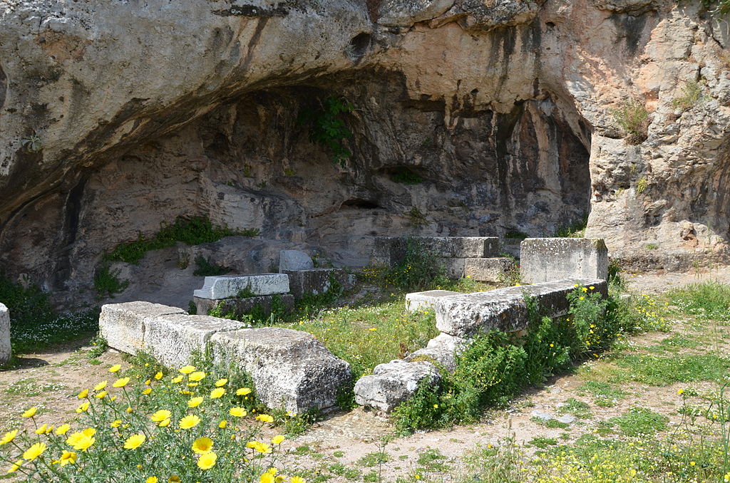 Plútoneion, archaický původ, přestavby v klasické a římské době. Kredit: Carole Raddato, Wikimedia Commons.
