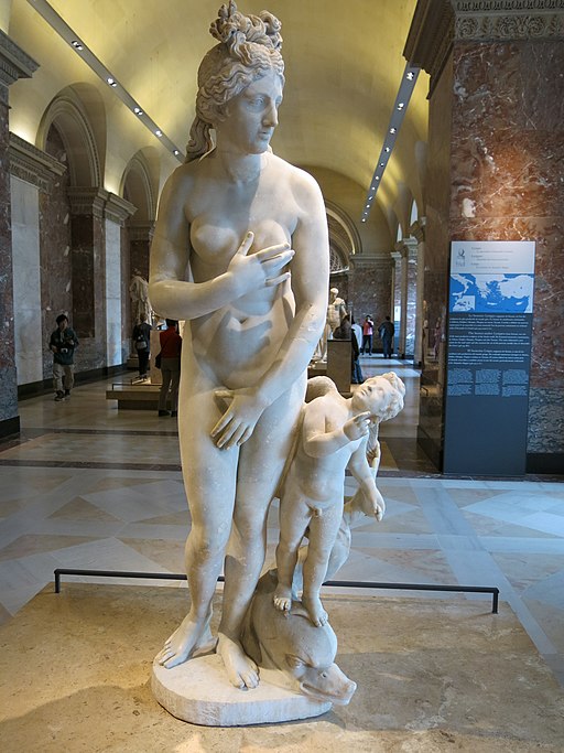 Afrodíté s malým Erótem a delfínem, 200 n. l. Louvre. Kredit: Tangopaso, Wikimedia Commons.