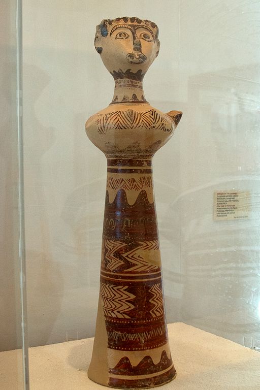 Paní z Fylakopi. Fylakopi III/2. Archeologické muzeum na Mélu, B 655. Kredit: Zde, Wikimedia Commons
