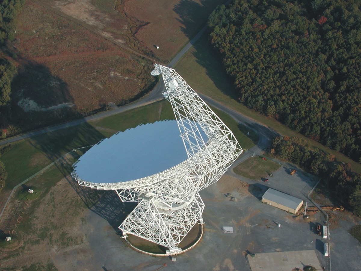 Teleskop Green Bank. Kredit: NRAO.