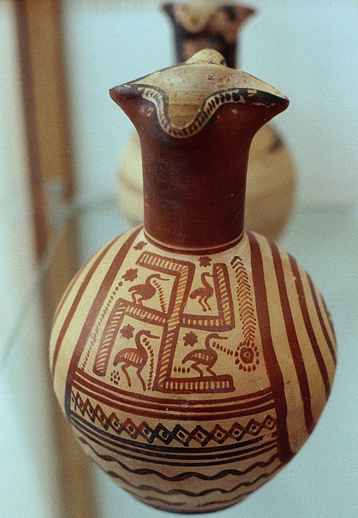 Pozdně geometrický džbánek, 8. století před n. l. Archeologické muzeum v Braronu (Vraone). Kredit: Zde, Wikimedia Commons. Licence CC 4.0.