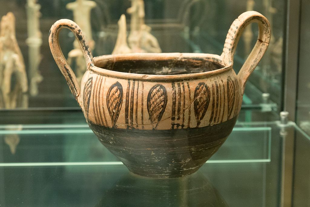 Kantharos. Pravděpodobně boiótská dílna, 750 až 700 před n. l. Národní muzeum v Praze, NM-H10 3470, nevystavuje se. Kredit: Zde, Wikimedia Commons. Licence CC 4.0.