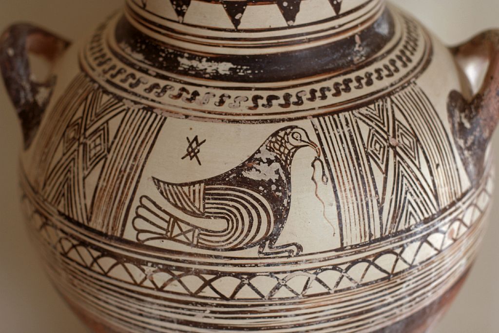 Pták na pozdně geometrické amfoře. Kykladská práce, 700 až 680 před n. l. Archeologické muzeum na Théře (Santorini). Kredit: Zde, Wikimedia Commons. Licence CC 3.0.