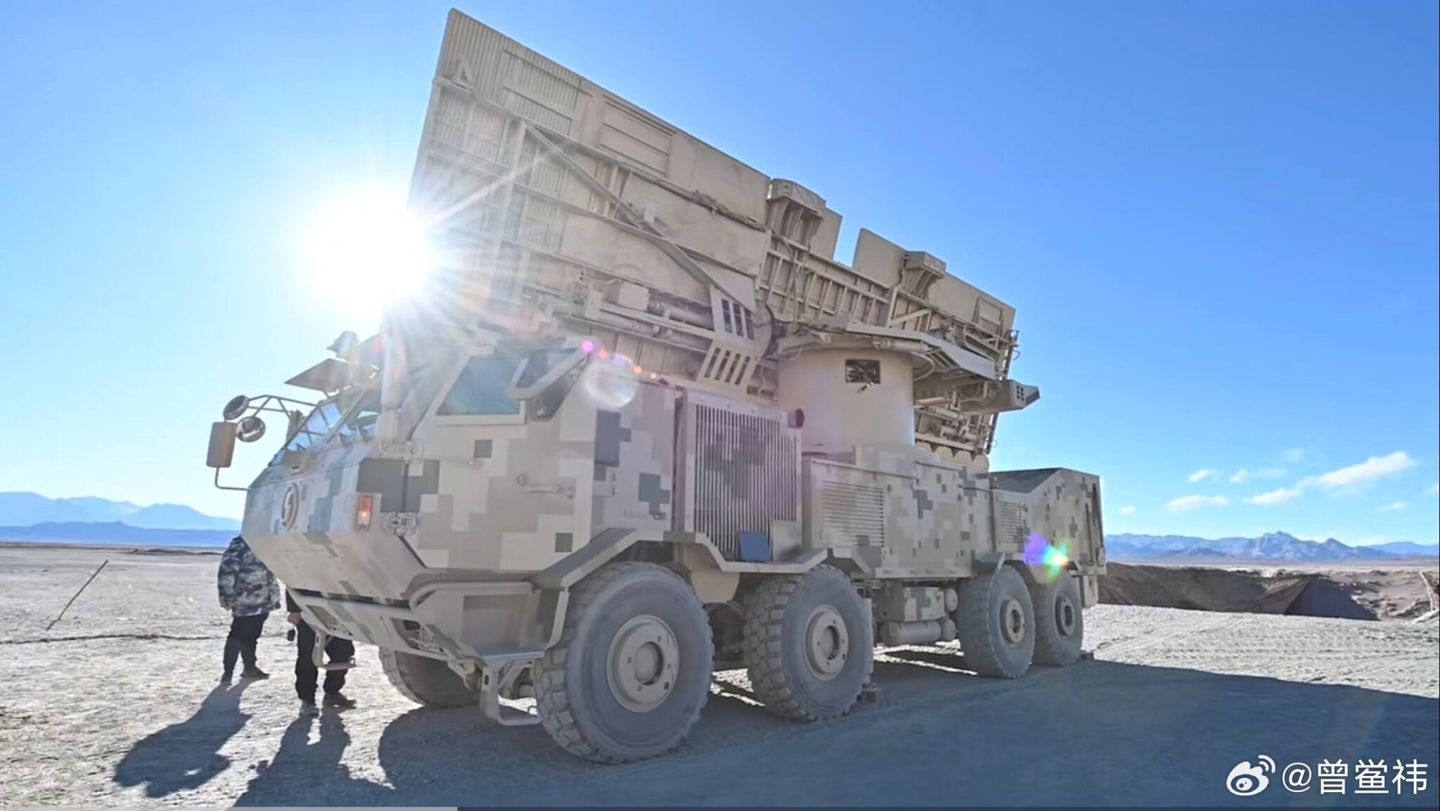 Čínský mikrovlnný systém Hurricane 3000. Kredit: @jesusfroman via Defence Post.