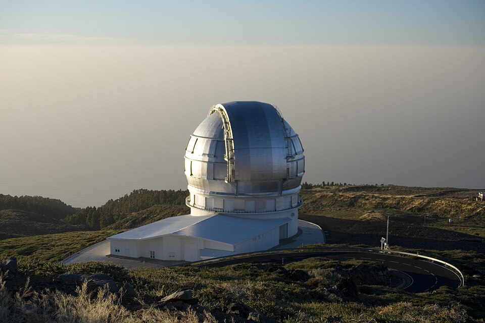Teleskop Gran Telescopio Canarias (GTC). Kredit: Pachango, Wikimedia Commons, CC BY-SA 4.0.