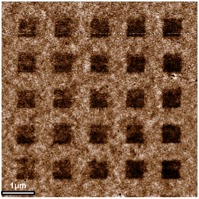 LitografiĂ­ elektronovĂ˝m paprskem zhotovenĂˇ mĹ™Ă­Ĺľka s feromagnetickĂ˝m grafenem. HydrogenovanĂ© ploĹˇky o magnetismus pĹ™ichĂˇzejĂ­. (Fhoto: U.S. Naval Research Laboratory)Â 