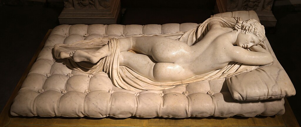 Spící Hermafrodítos. Bílý mramor, 2. století n. l. Louvre Ma 231. Matrace byla přidána v 17. století. Kredit: Sailko, Wikimedia Commons. Licence CC 3.0.