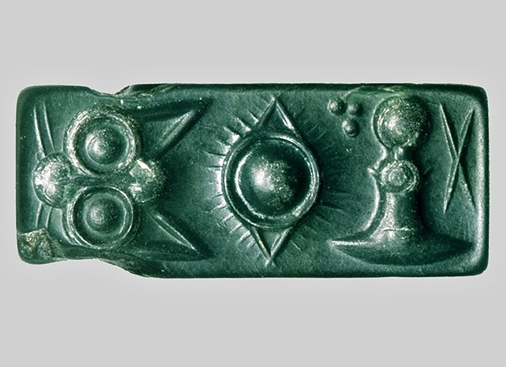 Krétské hieroglyfy na pečetním razítku z jaspisu, asi 1800 před n. l. Archeologické muzeum v Irakliu (Herakleonu). Kredit: Zde, Wikimedia Commons. Public domain.