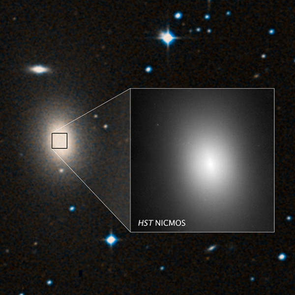 EliptickĂˇ galaxie NGC 1600. Kredit: NASA, ESA, C.-P. Ma / UC Berkeley.