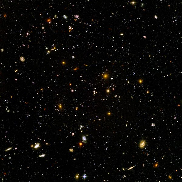 Hubbleovo ultrahluboké pole. Kredit: NASA & ESA.
