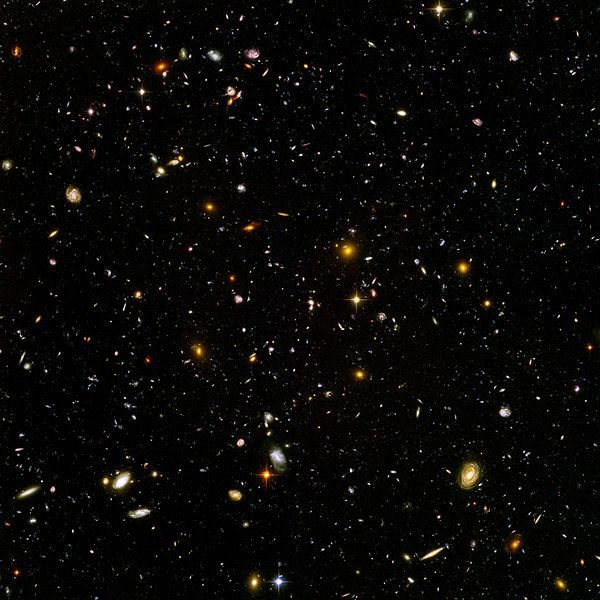 Hubbleovo ultrahluboké pole. Kredit: NASA & ESA.
