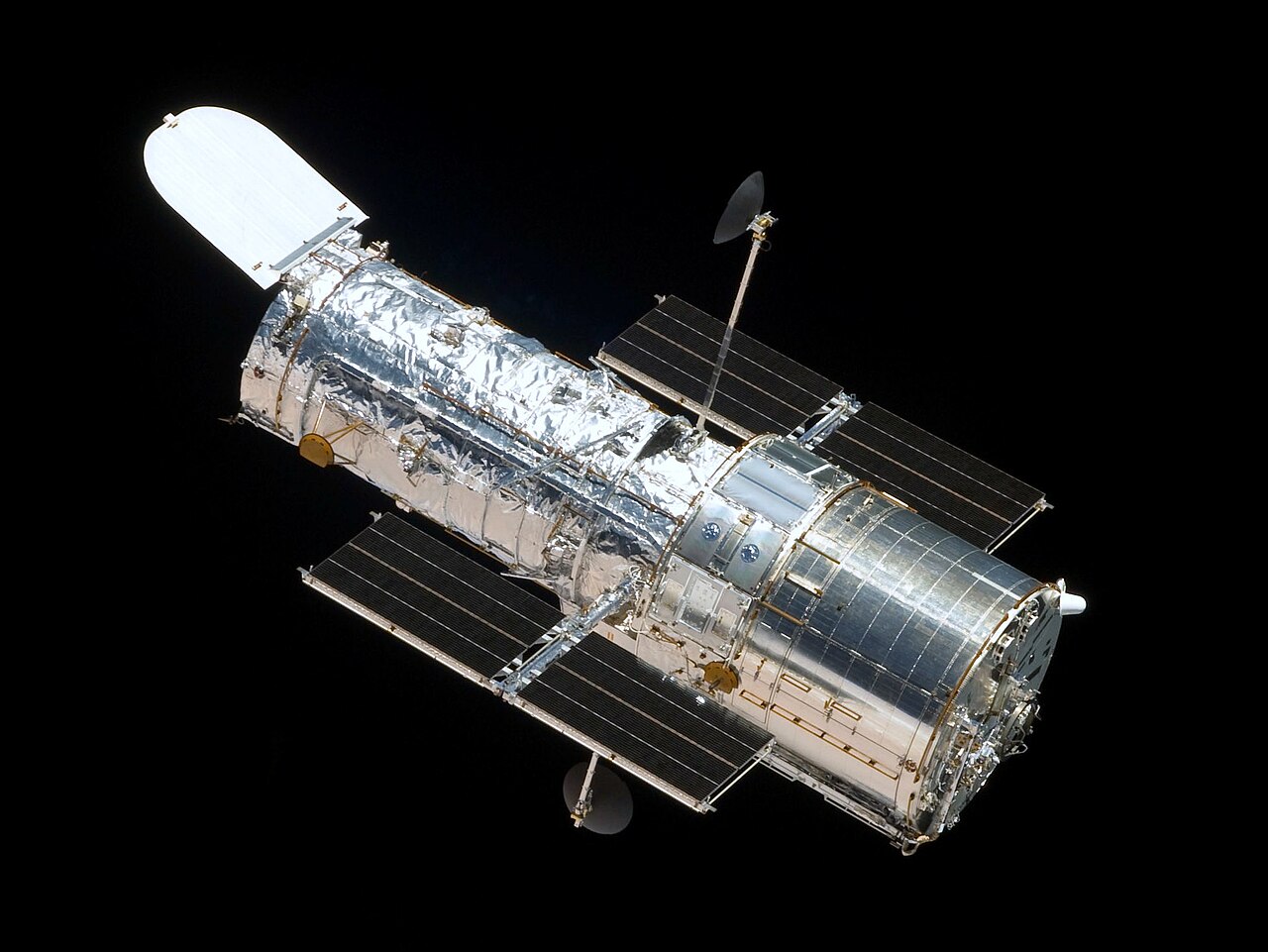 Hubbleův vesmírný dalekohled z raketoplánu Atlantis během páté servisní mise. (Kredit: Ruffnax, volné dílo).