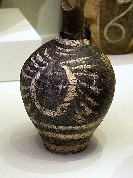 Kamarský džbán z Faistu, 1800-1700 před n. l., nebo možná starší. Archeologické muzeum v Irakliu (Herakleon), stejně tak další fotky, pokud není uvedeno jinak. Kredit: Zde, Wikimedia Commons.
