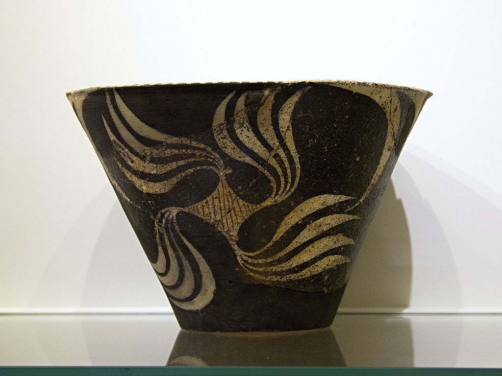 Kamarská keramika z Faistu, asi 1800-1700 před n. l. Kredit: Zde, Wikimedia Commons.