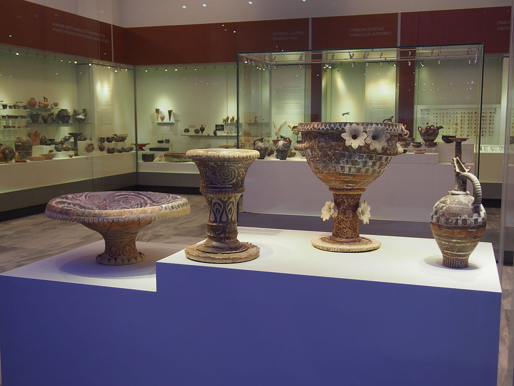 Velké zdobné nádoby v kamarském stylu, z Faistu, 1850-1750 před n. l. Kredit: C messier, Wikimedia Commons.