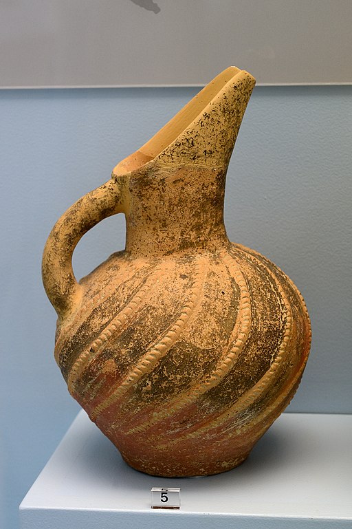 Zobákovitý džbán s barbotino dekorací. Středně minojské období I B - II, 1900 až 1700 před n. l., ? 1148. Kredit: Zde, Wikimedia Commons. Licence CC 4.0.