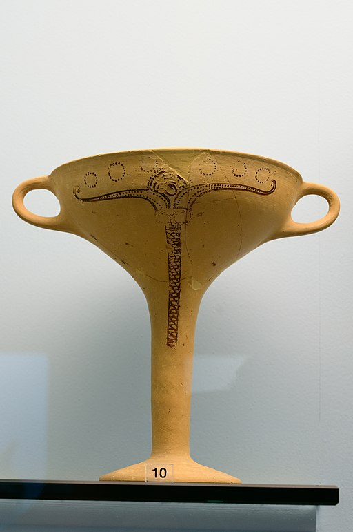 Mykénský kylix (na pití vína) s vysokou nožkou, typu Zygouries. Pozdně heladský III B1, 1330 až 1250 před n. l., ? 260. Kredit: Zde, Wikimedia Commons. Licence CC 4.0.