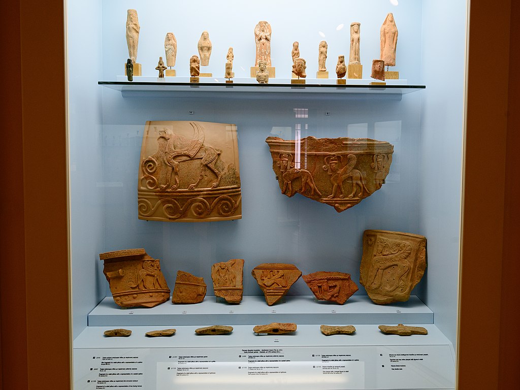 Raná archaická doba, daidalské umění, hlavně reliéfy na keramice, 7. století před n. l. Kredit: Zde, Wikimedia Commons. Licence CC 4.0.