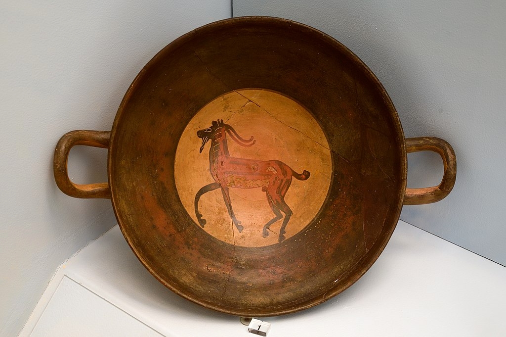 Černofigurový kylix, 560 až 550 před n. l., ? 310. Kredit: Zde, Wikimedia Commons. Licence CC 4.0.