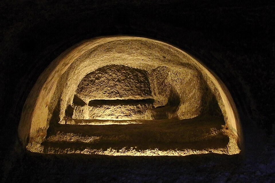 Katakomby na Mélu, jedna ze starokřesťanských hrobek. Kredit: Zde, Wikimedia Commons. Licence CC 4.0.