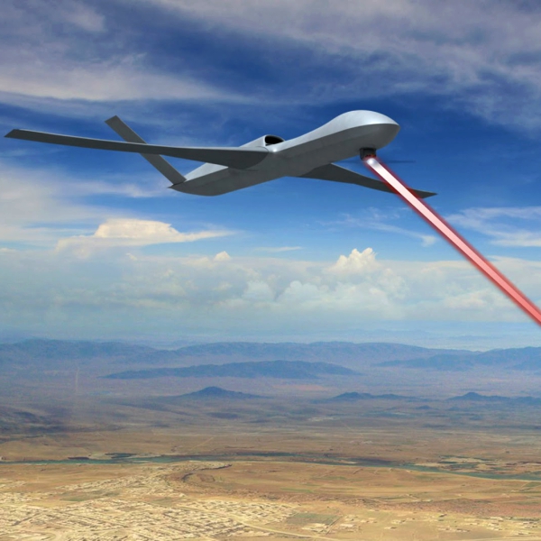 UbrĂˇnĂ­ se drony antilaserovĂ˝m laserem? Kredit: General Atomics