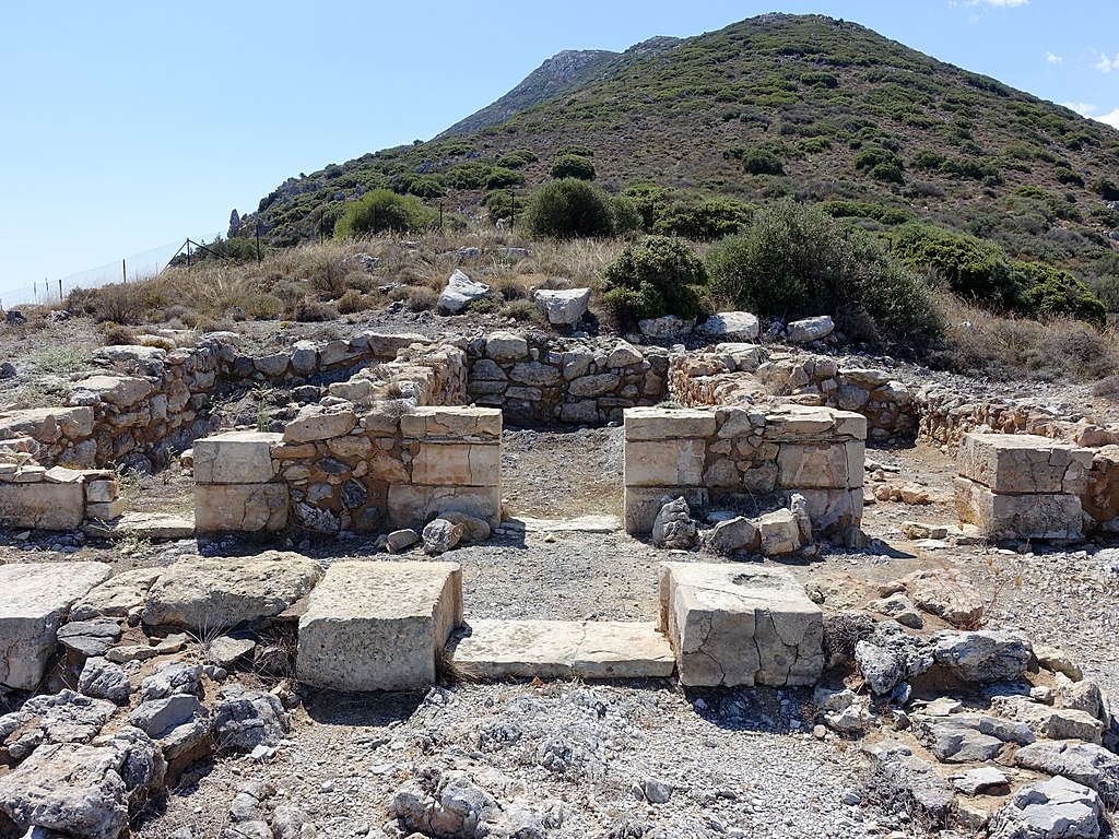 Ruiny minojského chrámu u Anemospilia na Krétě, 17. století před n. l. Kredit: Olaf Tausch, Wikimedia Commons.
