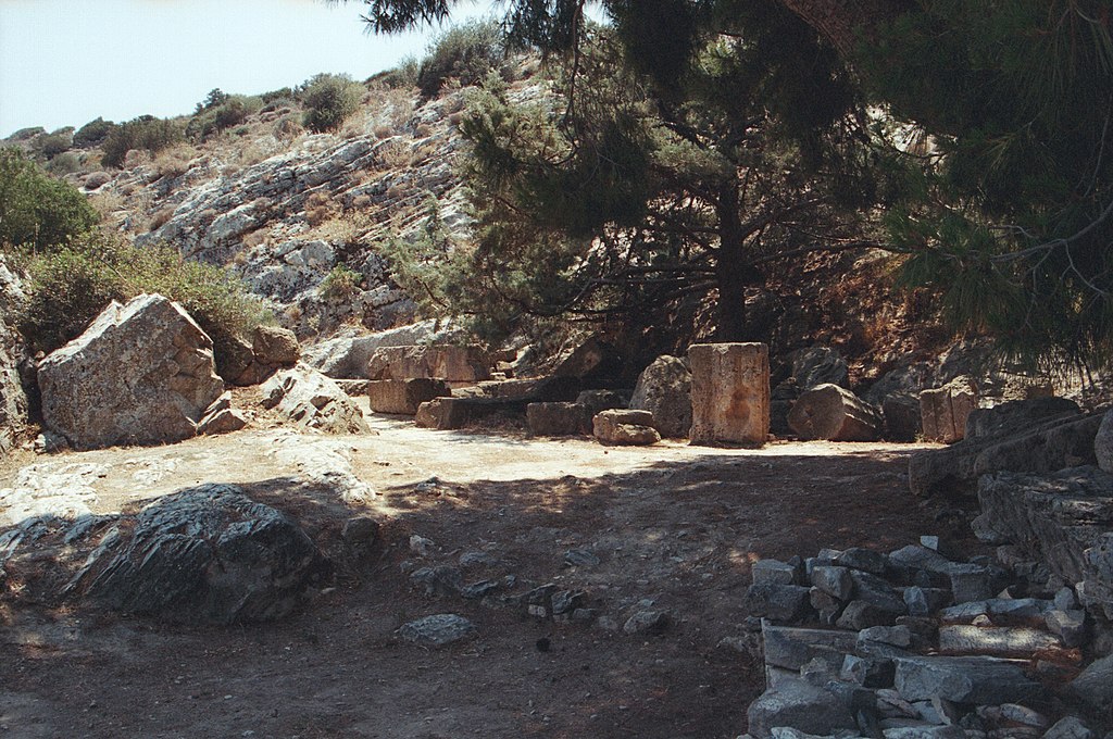 Tato skalní rokle bývala považovaná také za mytický hrob Ífigeneie jakožto Artemidiny služebnice. Braurón v Attice. Kredit: Zde, Wikimedia Commons.
