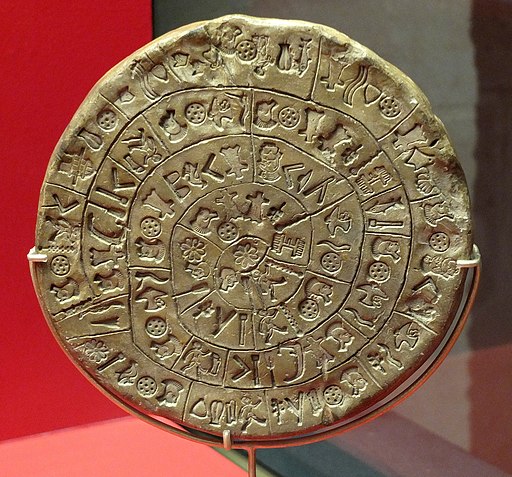 Disk z Faistu. Kréta, 1600-1450 před n. l. Archeologické muzeum v Irakliu. Kredit: Siren-Com, Wikimedia Commons.