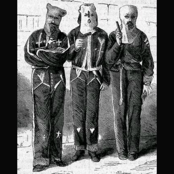 Pitoreskní kostýmy kukluxklanu z roku 1872. Kredit: volně dostupné.