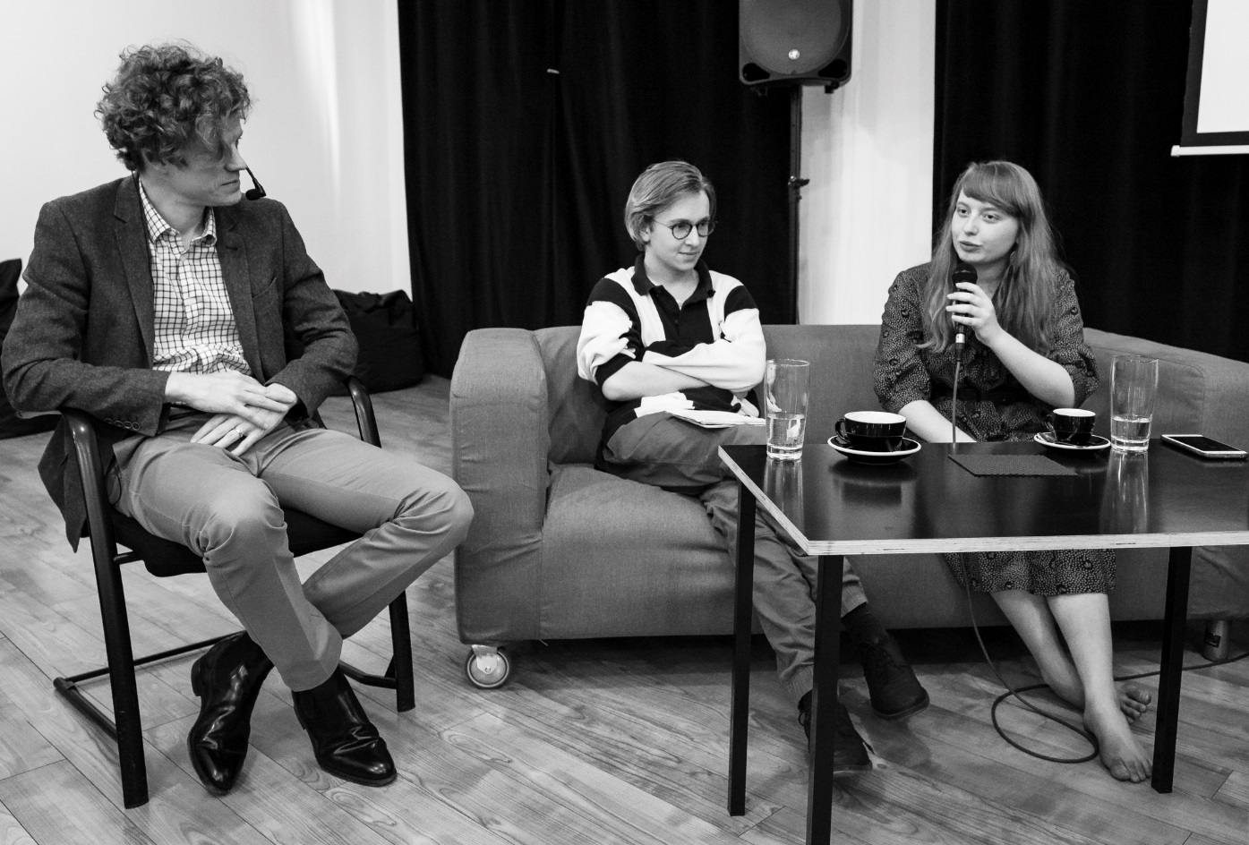 Moderátor Matěj Chytila a dva ze studentů Petr Doubravský a Eva Matoušová (foto Andrea Malíková).