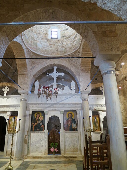 Interiér hlavní části kostela. Kredit: Zde, Wikimedia Common. Licence CC 4.0.s