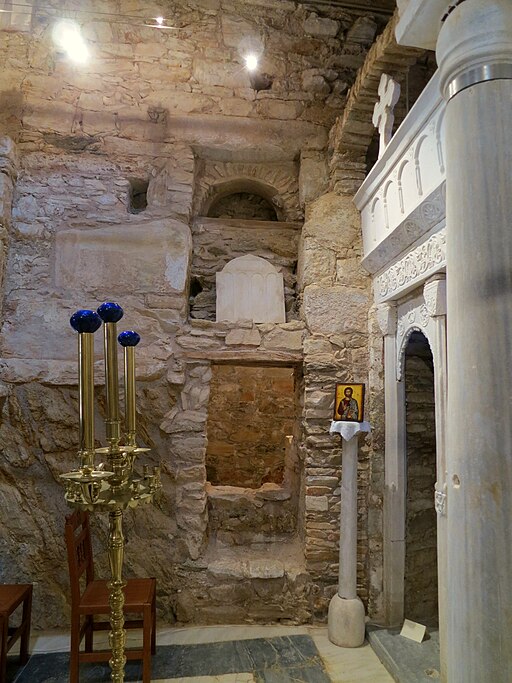 Skrumáž zdiva z 6. až 10 století kolem vchodu do baptistéria. Kredit: Zde, Wikimedia Commons. Licence CC 4.0.