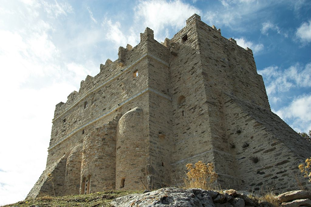 Obcházíme klášter. Kredit: Zde, Wikimedia Commons. Licence CC 4.0.