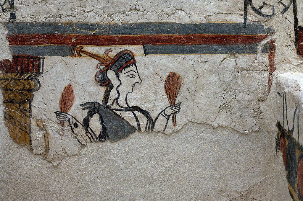 Detail bohyně nebo kněžky s klasy na levé dolní části fresky z místnosti 31 v Mykénách. Archeologické muzeum v Mykénách, MM 385. Kredit: Zde, Wikimedia Commons.Licence CC 4.0.
